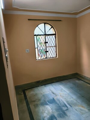 1 BHK Independent House For Rent in Rohini Sector 5