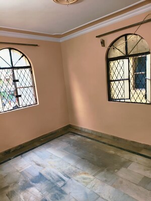 Room in 1 BHK Independent House at Rohini Sector 5 – for Rent