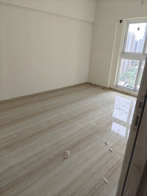 Room in 1 BHK Apartment at Transcon Triumph Tower, Andheri West – for Rent
