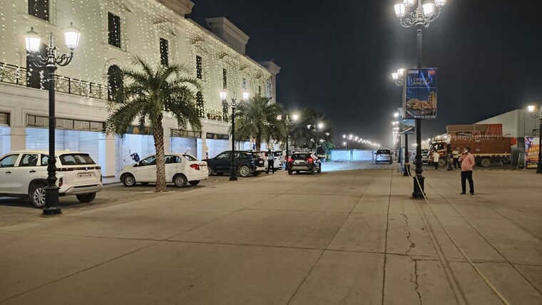  Parking, omaxe-world-street Commercial Office Space in IT/SEZ 95 Sq.Yd. In Sector 79 Faridabad 10771860