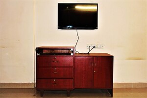 Furnished Amenities in  Pg at Bredco Hill View Park, Kandivali East – for Rent