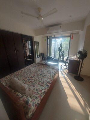 Bedroom in 1 BHK Apartment at Bandra West – for Rent