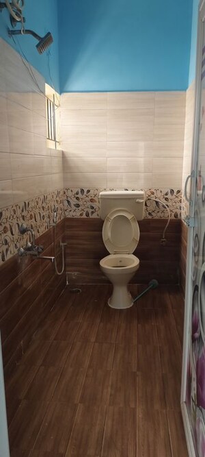 Bathroom in 1 BHK Builder Floor at Mayur Nagar – for Rent