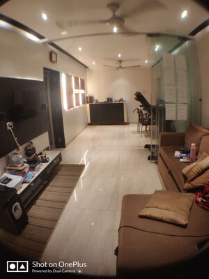 2.5 BHK Apartment at Tardeo – for Sale