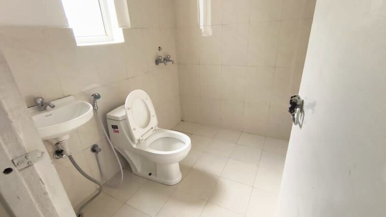 Bathroom, pyramid-elite 2 Bedroom 691 Sq.Ft. Apartment In Sector 86 Gurgaon 10771961