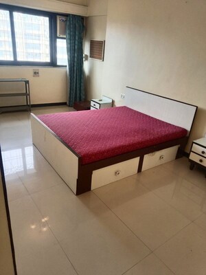 Bedroom in 1 BHK Apartment at Bandra West – for Rent
