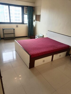 Bedroom in 1 BHK Apartment at Bandra West – for Rent