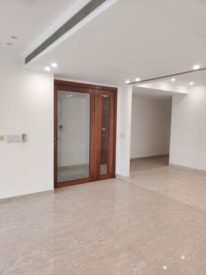 Room in 4 BHK Builder Floor at Safdarjung Enclave – for Sale