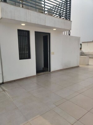Room in 4 BHK Builder Floor at Safdarjung Enclave – for Sale