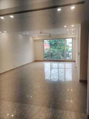 Room in 4 BHK Builder Floor at Safdarjung Enclave – for Sale