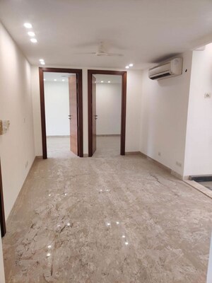 Room in 4 BHK Builder Floor at Safdarjung Enclave – for Sale
