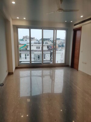 Room in 4 BHK Builder Floor at Safdarjung Enclave – for Sale