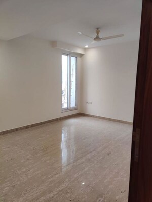 Room in 4 BHK Builder Floor at Safdarjung Enclave – for Sale