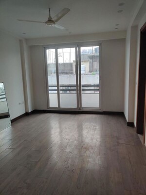 Room in 4 BHK Builder Floor at Safdarjung Enclave – for Sale