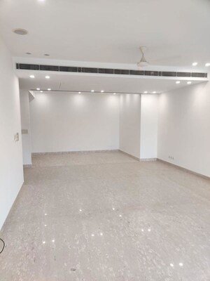 Room in 4 BHK Builder Floor at Safdarjung Enclave – for Sale