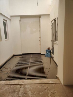 Bedroom in 4 BHK Builder Floor at Safdarjung Enclave – for Sale