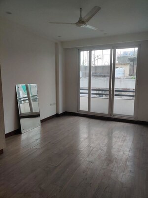 Room in 4 BHK Builder Floor at Safdarjung Enclave – for Sale