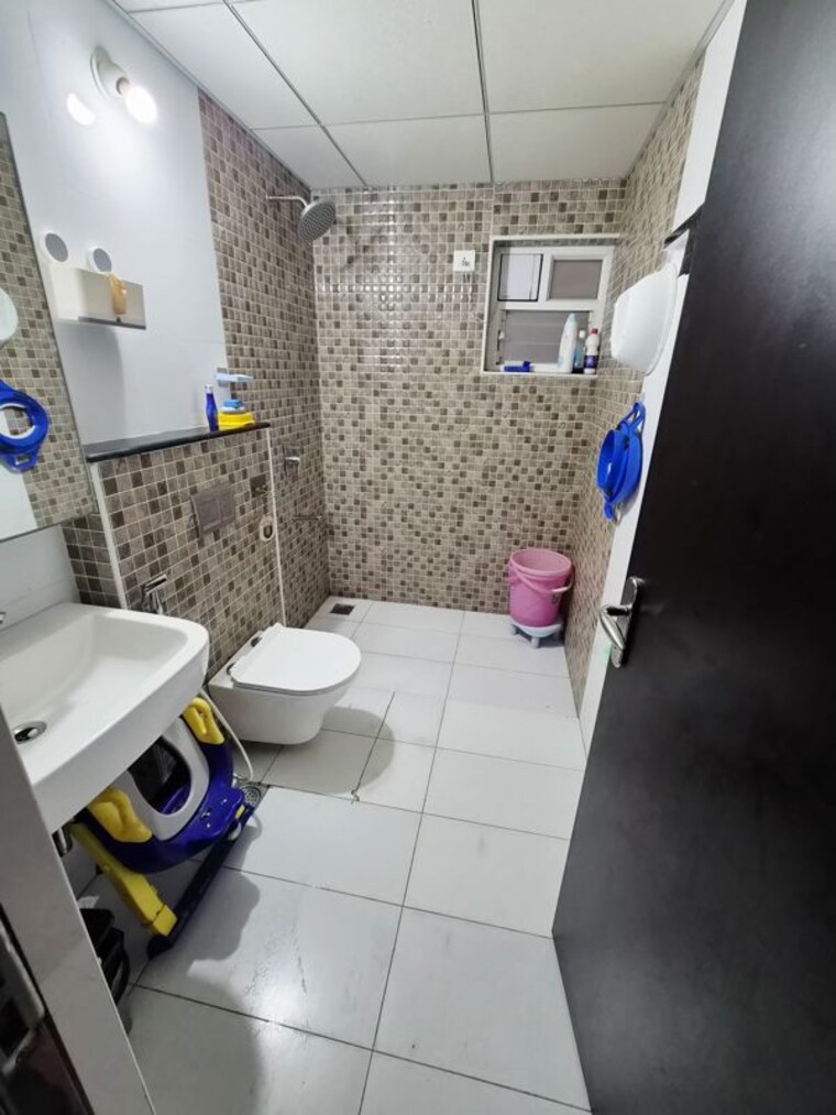 Bathroom, windsor-troika 2.5 Bedroom 1503 Sq.Ft. Apartment In Yelenahalli Bangalore 10772082