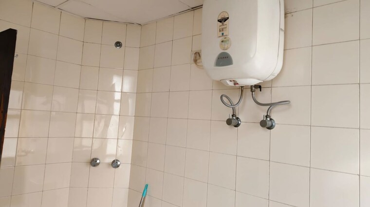 Bathroom, m2k-the-white-house 3 Bedroom 1500 Sq.Ft. Builder Floor In Sector 57 Gurgaon 10772232