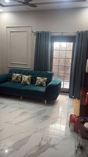 Living Room in 1 BHK Builder Floor at Sector 23 – for Rent