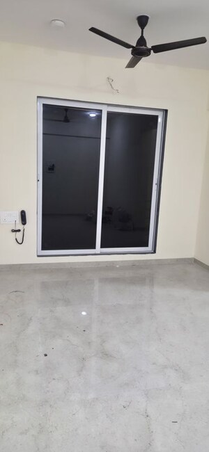 Room in 2 BHK Apartment at Aarti Building, Thane West – for Rent