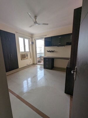 Room in 5 BHK Apartment at DLF The Camellias, Sector 42 – for Sale
