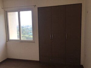 Room in 3 BHK Apartment at DLF The Crest, Sector 54 – for Sale