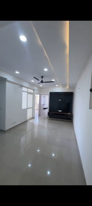 Room in 2 BHK Apartment at Suncity Avenue 76, Sector 76 – for Rent