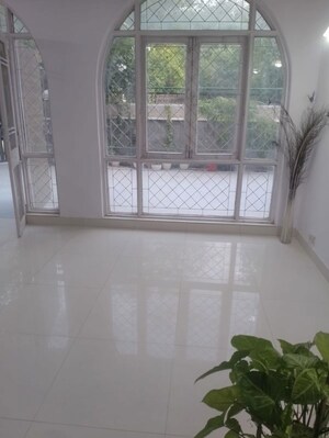 Room in 3 BHK Builder Floor at Palam Vihar – for Rent