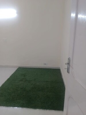 Room in 3 BHK Builder Floor at Palam Vihar – for Rent