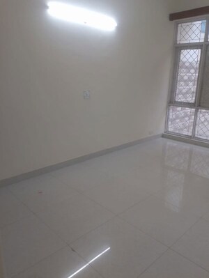 Room in 3 BHK Builder Floor at Palam Vihar – for Rent