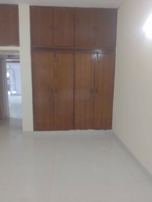 Room in 3 BHK Builder Floor at Palam Vihar – for Rent