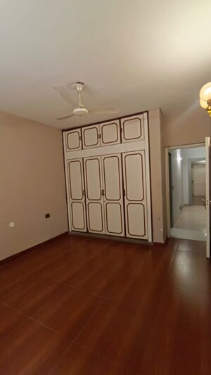 Room in 3 BHK Builder Floor at Palam Vihar – for Rent