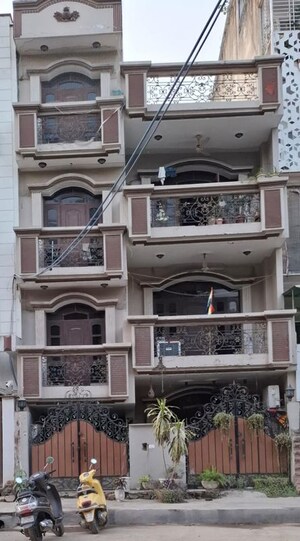 6 BHK Independent House For Sale in Pitampura