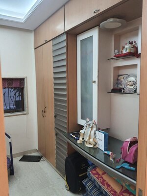Furnished Amenities in 2.5 BHK Apartment at Joanna Apartment, Bandra West – for Rent