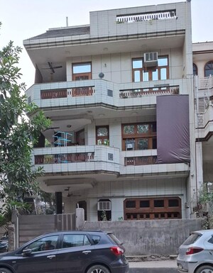 6 BHK Independent House For Sale in Pitampura