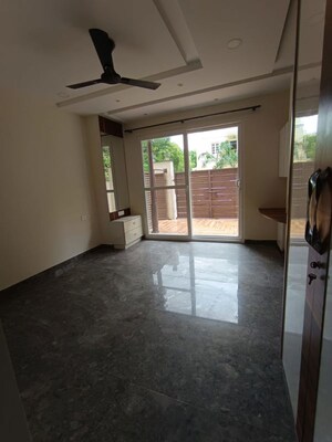 Room in 3 BHK Builder Floor at Sushant Lok I – for Rent