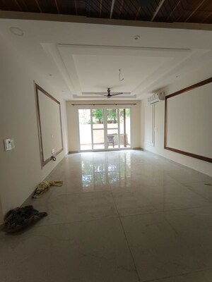 Room in 3 BHK Builder Floor at Sushant Lok I – for Rent