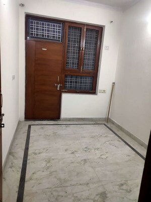 Room in 2 BHK Builder Floor at Sector 55 – for Rent