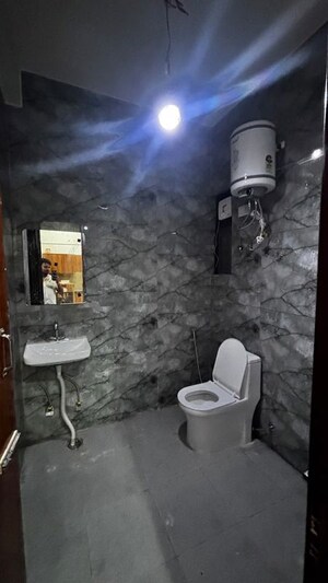 Bathroom in 1 RK Builder Floor at Sector 40 – for Rent