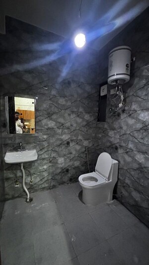 Bathroom in 1 RK Builder Floor at Sector 40 – for Rent