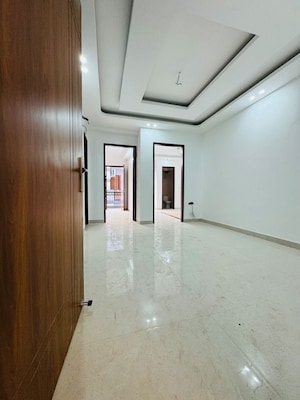 Room in 3 BHK Apartment at Chattarpur – for Rent