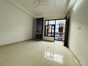 Room in 3 BHK Apartment at Chattarpur – for Rent