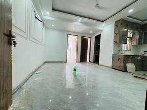 Room in 3 BHK Apartment at Chattarpur – for Rent