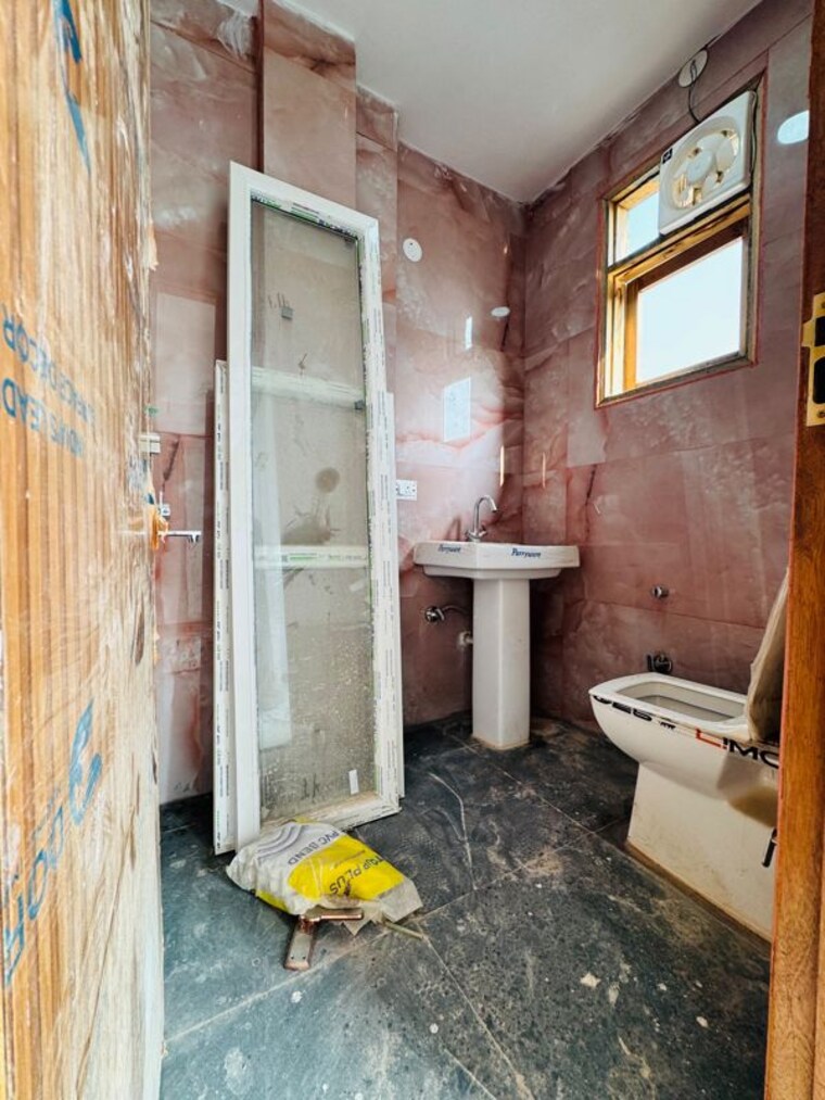 Bathroom, chattarpur 3 Bedroom 1200 Sq.Ft. Apartment In Chattarpur Delhi 10773191