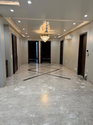 Room in 3 BHK Apartment at Piramal Mahalaxmi, Mahalaxmi – for Rent