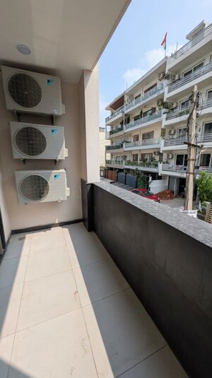 Balcony in 1 RK Builder Floor at Sector 52 – for Rent
