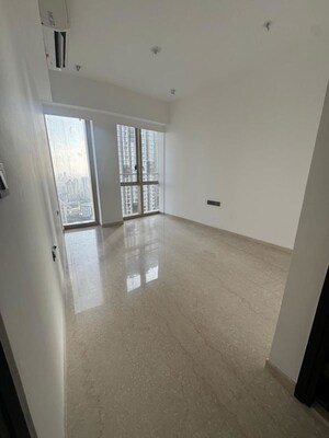 Room in 3 BHK Apartment at Lodha The Park Tower 6, Worli – for Rent