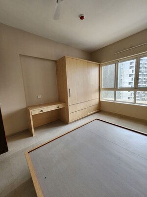 Room in 4 BHK Apartment at Park Grandeur, Baner – for Rent