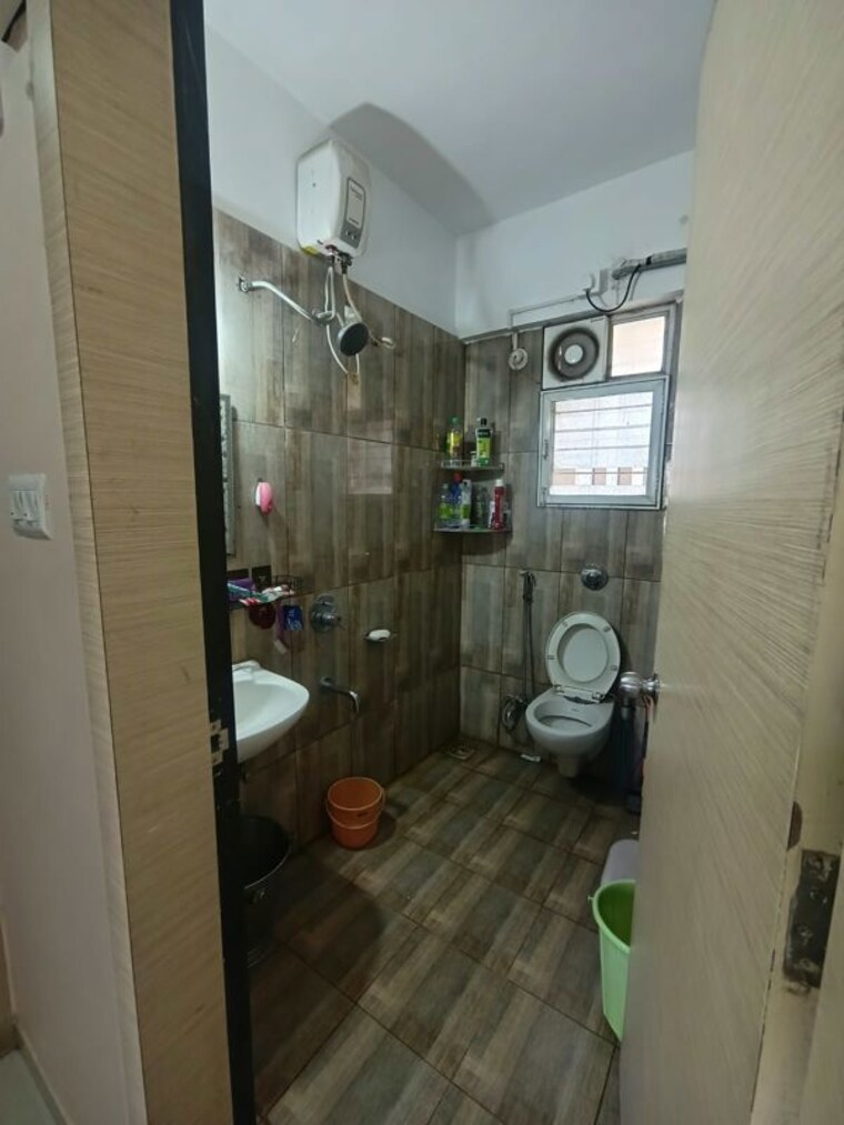 Bathroom, kumar-padmalaya 2 Bedroom 950 Sq.Ft. Apartment In Aundh Pune 10773453